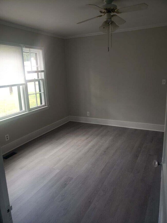 Foto del edificio - 214 N Jackson St