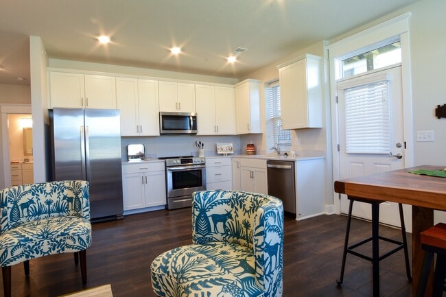 Building Photo - The Bungalows on 204