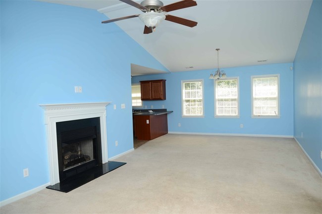 Foto del edificio - 107 Cartwright Ct