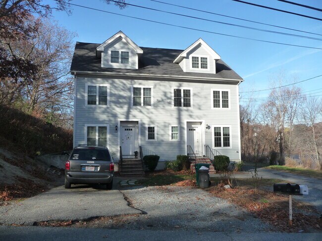 Foto del edificio - 104 Pond St