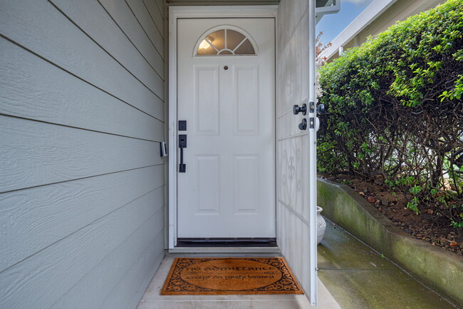 Building Photo - 3040 Granada Ct