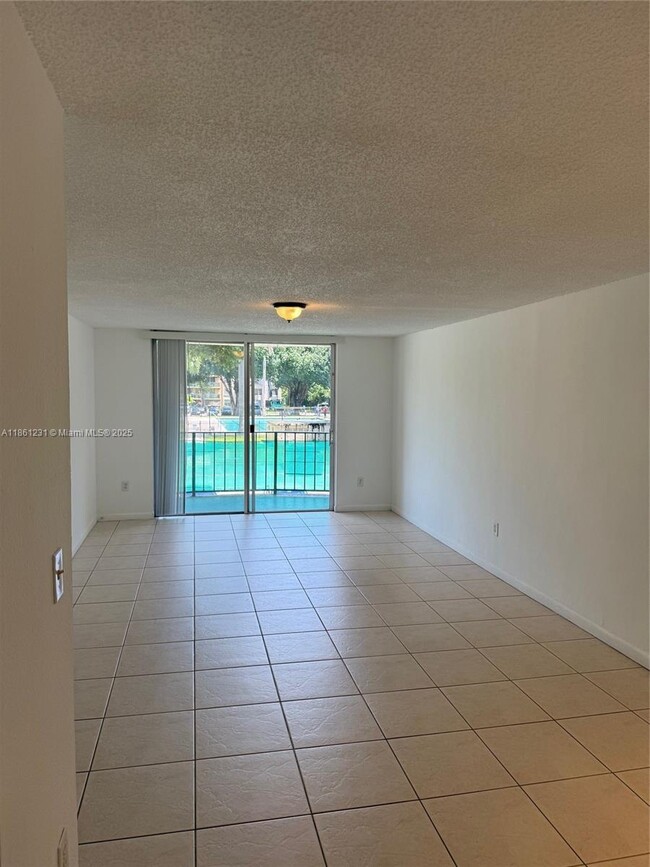 Foto del edificio - 9350 Fontainebleau Blvd