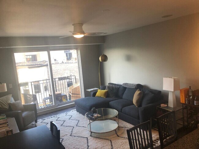Foto del edificio - 2720 W Cortland St