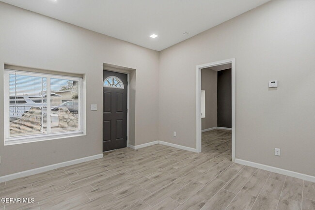 Building Photo - 9207 Santa Rosalia Ct