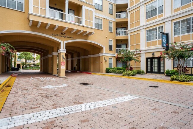 Foto del edificio - 860 N Orange Ave