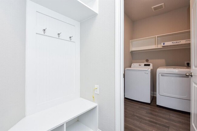 Foto del edificio - 5303 Gerent Ln