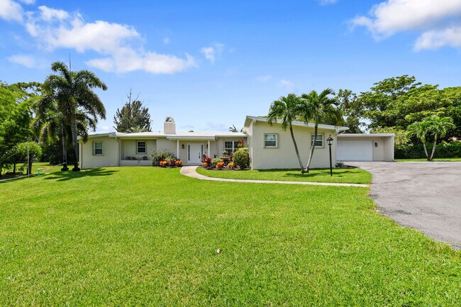 Foto del edificio - 6759 High Ridge Rd