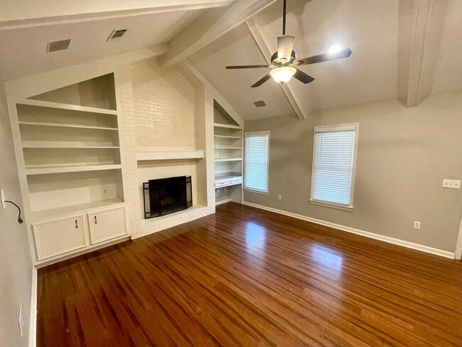 Building Photo - 3/2 Available for Rent in Madison! Madison School District!!