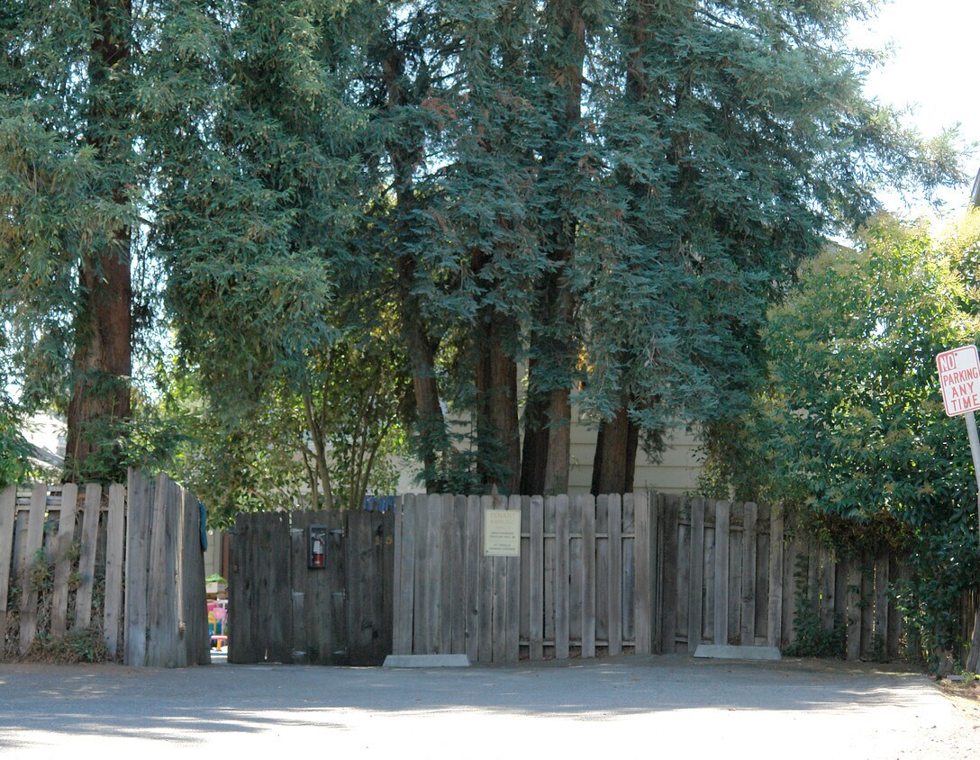 Primary Photo - 1581 Yulupa Ave