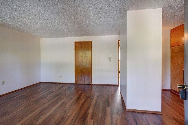 Building Photo - Lake Apartments