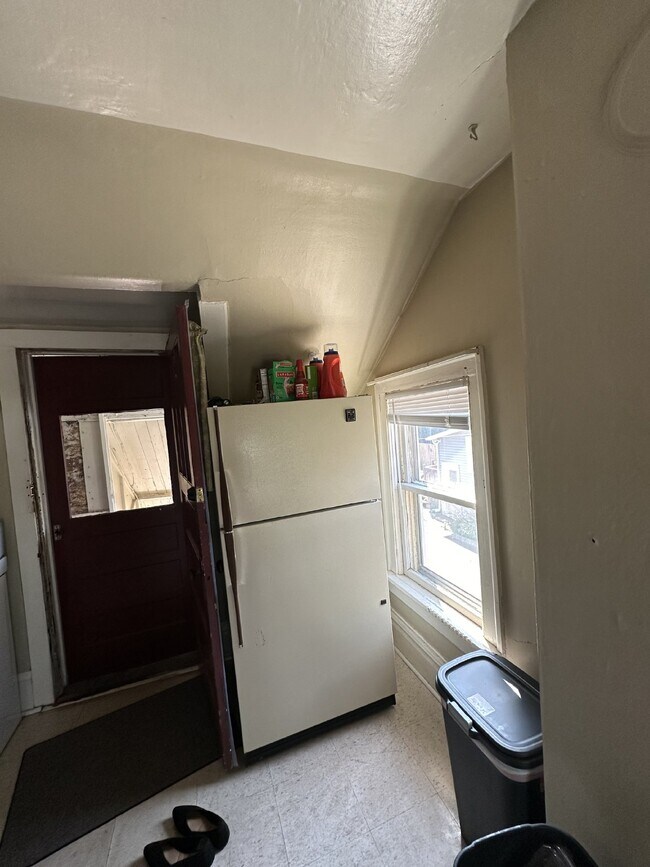Foto del edificio - 2 bed 1 bath apartment available June 1st!