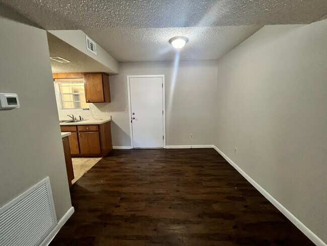 Foto del edificio - 2406 Ramblewood Ct