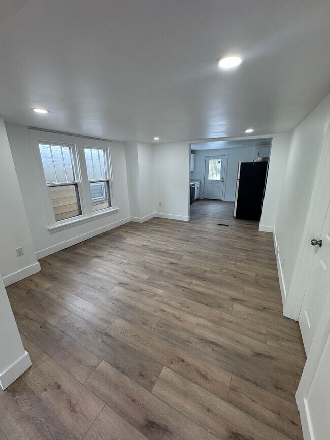 Foto del edificio - 1148 East St