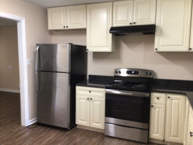 Foto del edificio - 2430 Golden Camp Rd