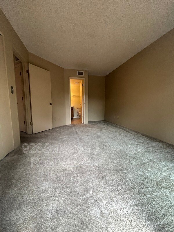 Building Photo - 4005 N Goodwin Cir