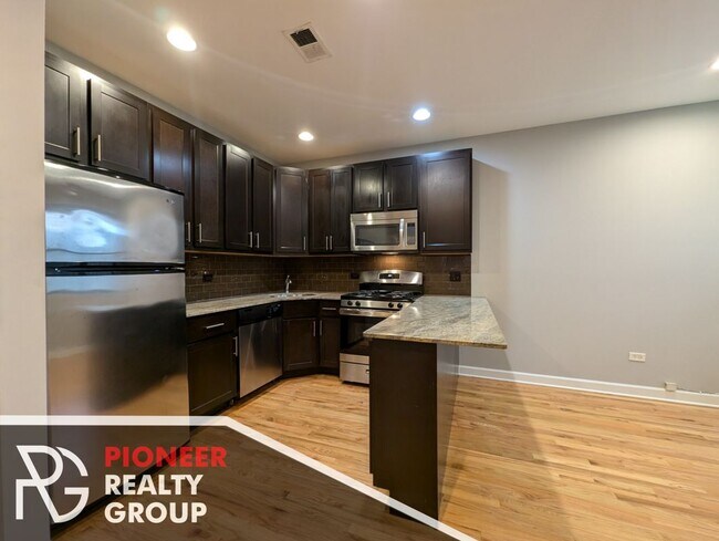 Foto del edificio - 4759 N Maplewood Ave