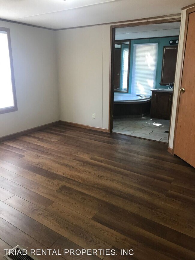Building Photo - 3 br, 2 bath House - 1346 FOXBURROW RD