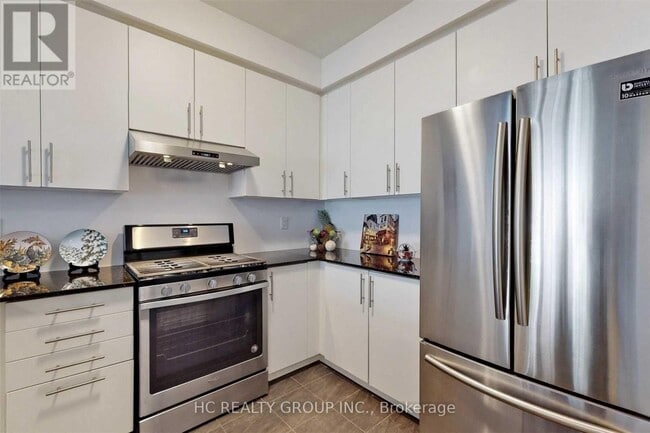 Building Photo - 3RD FLOOR MASTERBEDROOM - 2-4 EATON PARK LANE