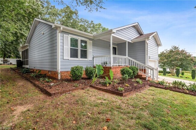 Foto del edificio - 1326 Cushing St