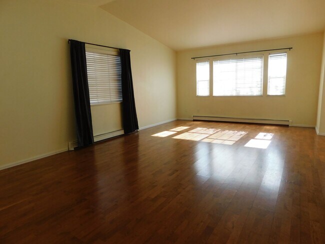 Foto del edificio - Spacious Home in Fruitvale