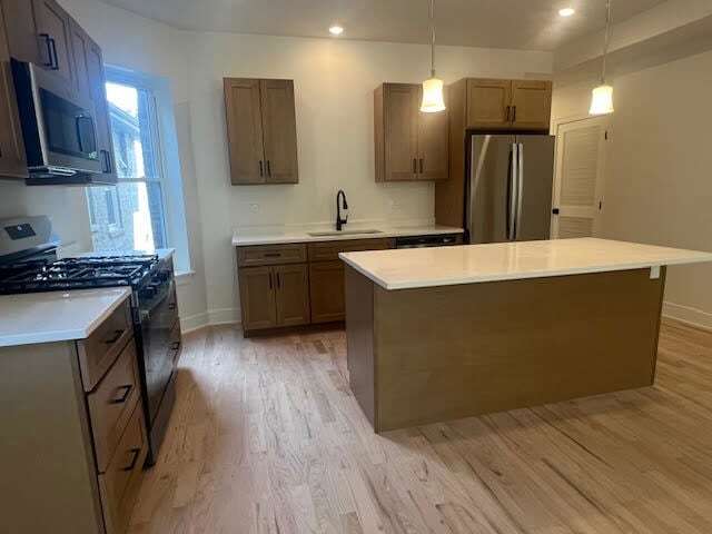 Foto del edificio - 3025 W Ainslie St