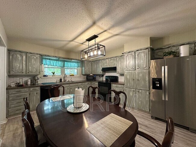 Foto del edificio - 6808 Canton Ave