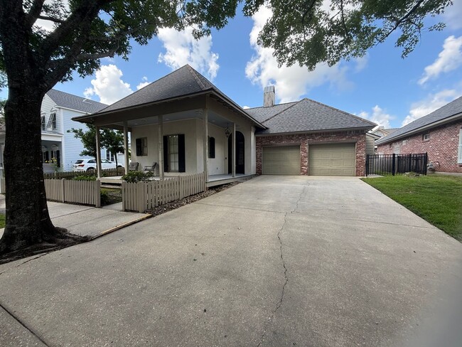 Building Photo - RIVER RANCH GEM!