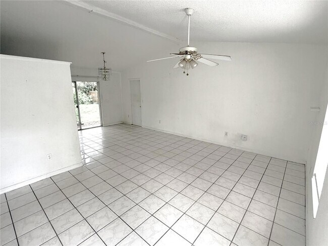 Foto del edificio - 745 Whitewood Dr
