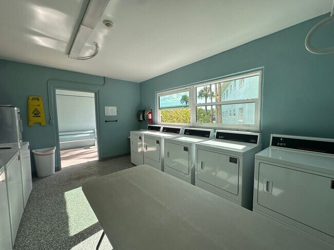 Foto del edificio - 6161 Gulf Winds Dr