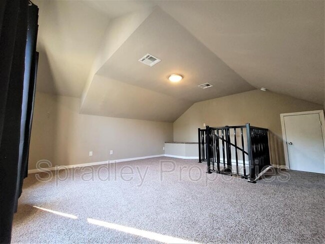 Building Photo - 5413 Trailview Dr