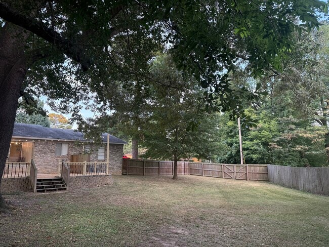 Building Photo - 600 Houston Dr