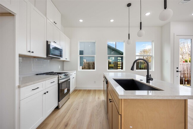 Foto del edificio - 4804 Carmen St