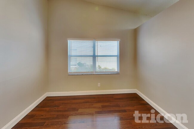 Foto del edificio - 1115 Hardwood Dr