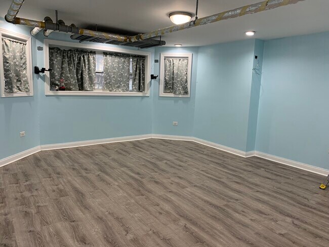 Sala de estar - 5118 N Kimball Ave
