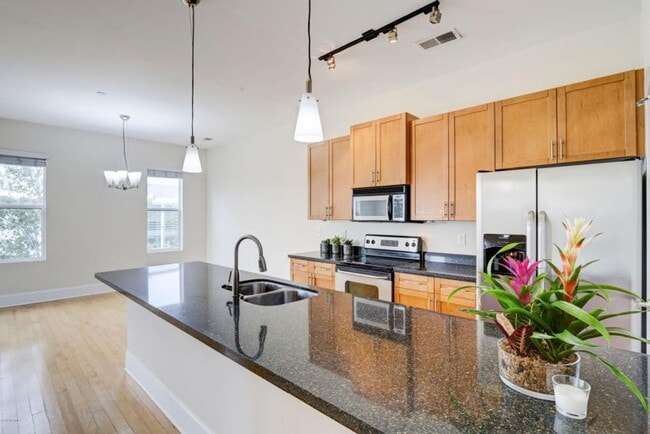 Building Photo - Brooklyn Arts Community Two Bedroom Condo