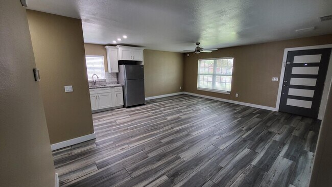 Foto del edificio - 830 Whippoorwill Dr