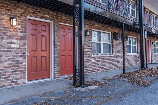Foto del edificio - 256 Lyndhurst Pl