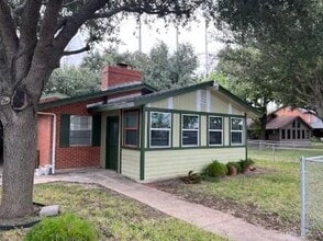 Building Photo - 8 West Dr