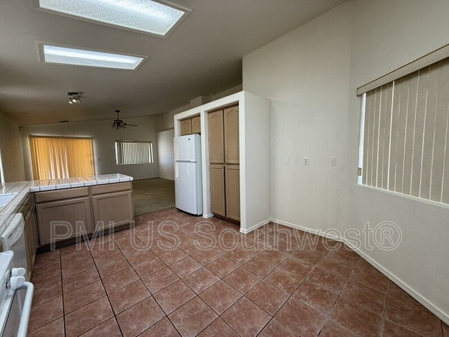 Building Photo - 2163 Hi Jolly Dr