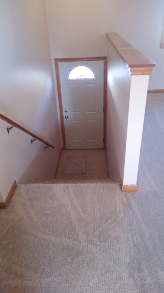 front door enterence - 601 Thomas Dr