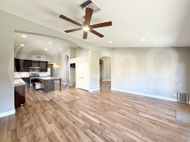 Building Photo - 444 E Baylor Ln