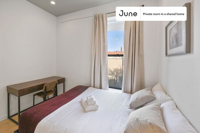 Building Photo - Private bedroom in 6 bed/2 bath Home