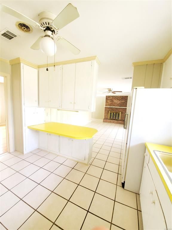 Kitchen 2 - 2827 woodley rd