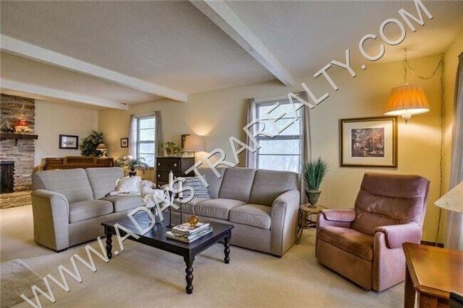 Foto del edificio - Beautiful Duplex in Olathe-Available NOW!!