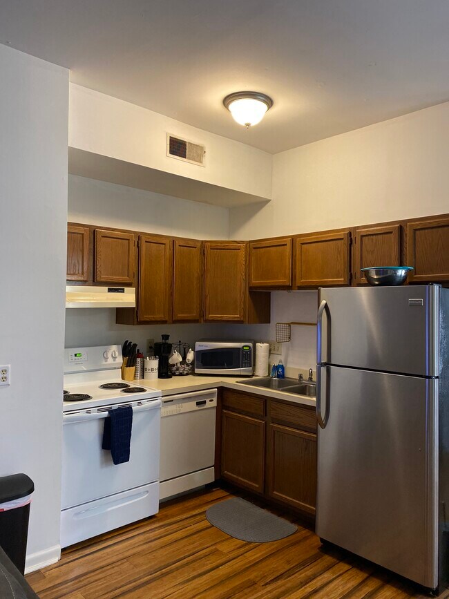 Full Kitchen, Fully stocked with cookware and utensils - 21 N 4th St