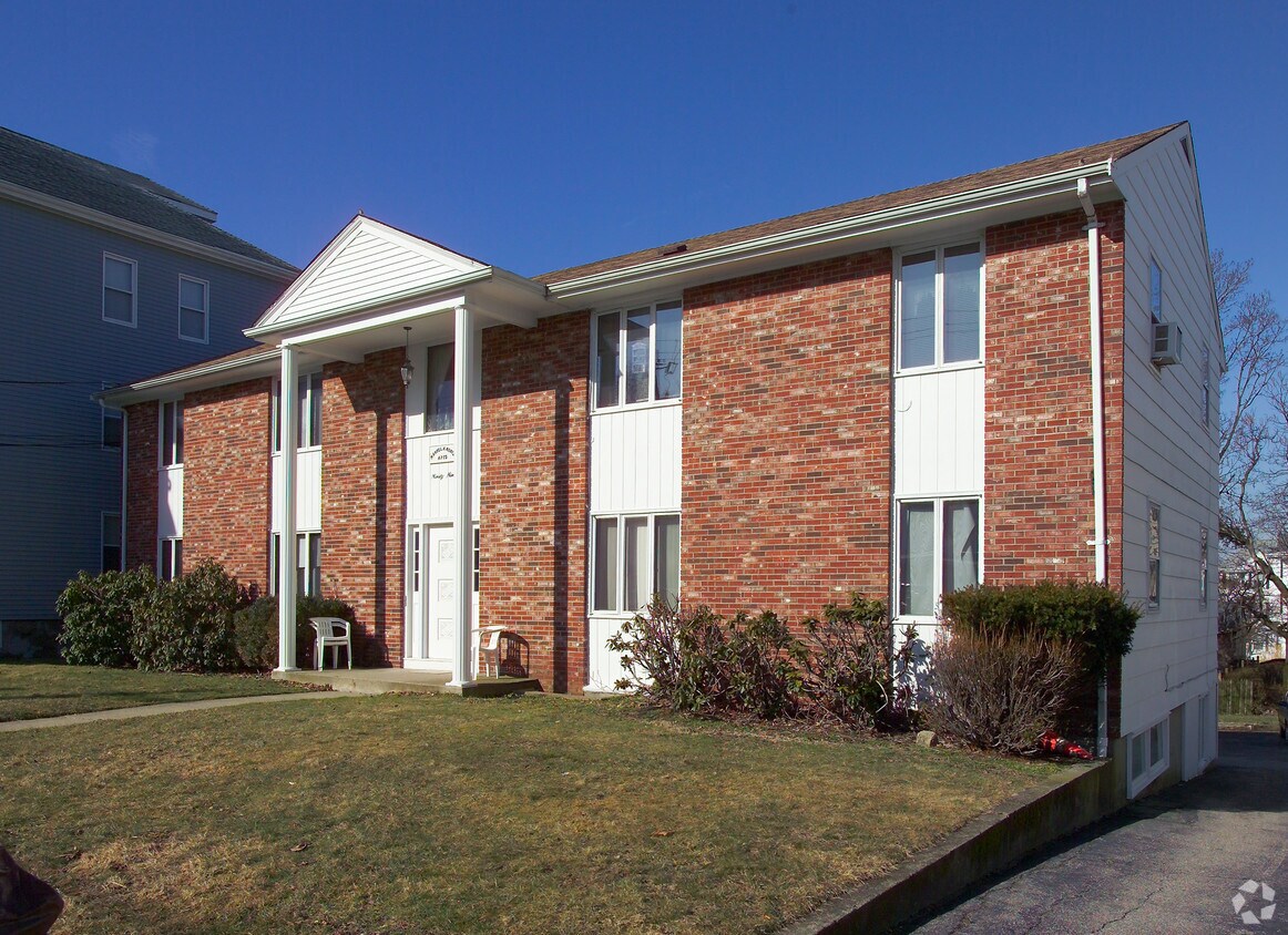 99 Ash St, Fall River, MA 02724 Apartments in Fall River, MA