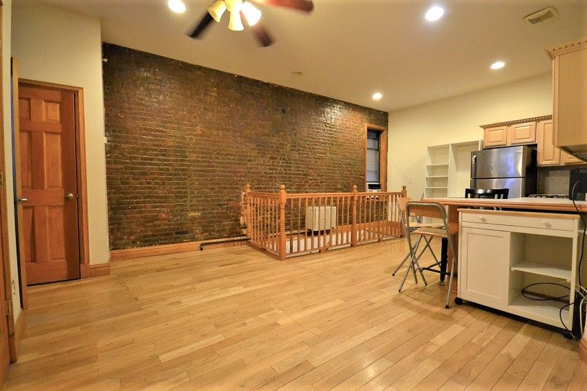 Primary Photo - 536 E 6th St