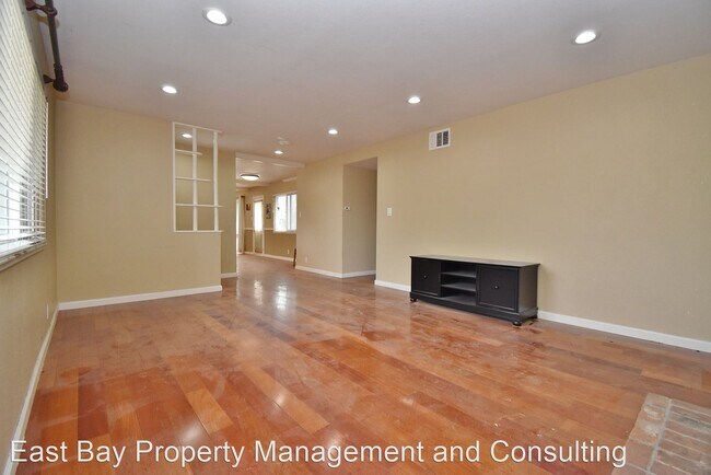 Building Photo - 3 br, 2 bath House - 41532 Trenouth St.