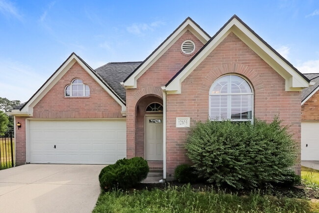 Building Photo - 12103 Lakewood Villa Dr