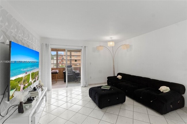 Foto del edificio - 1810 W 56th St